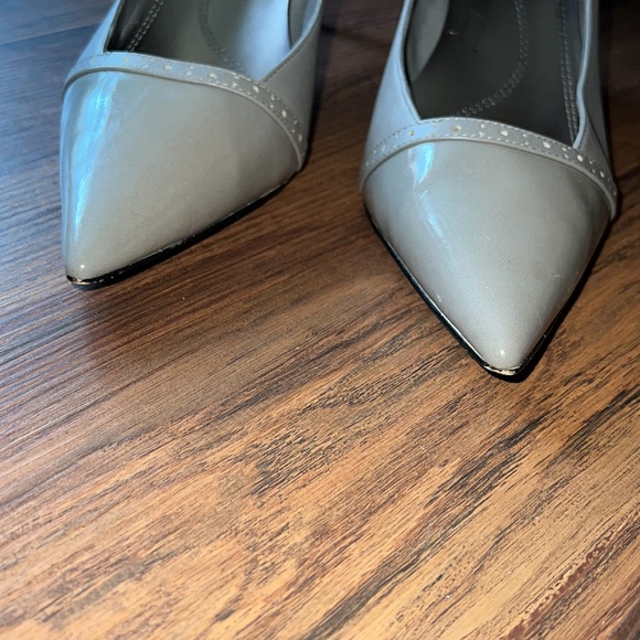 Tahari Womens Size 10 Taupe Heels 👠 - Picture 5 of 14